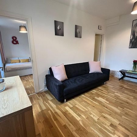 Charming 1-Bedroom Apartment Southfields, Londra Esterno foto