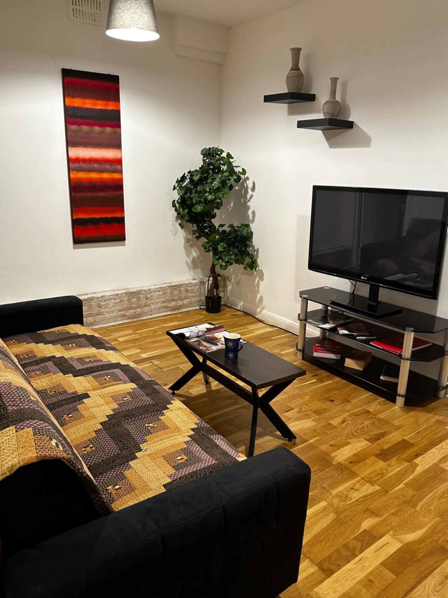 Charming 1-Bedroom Apartment Southfields, Londra Esterno foto