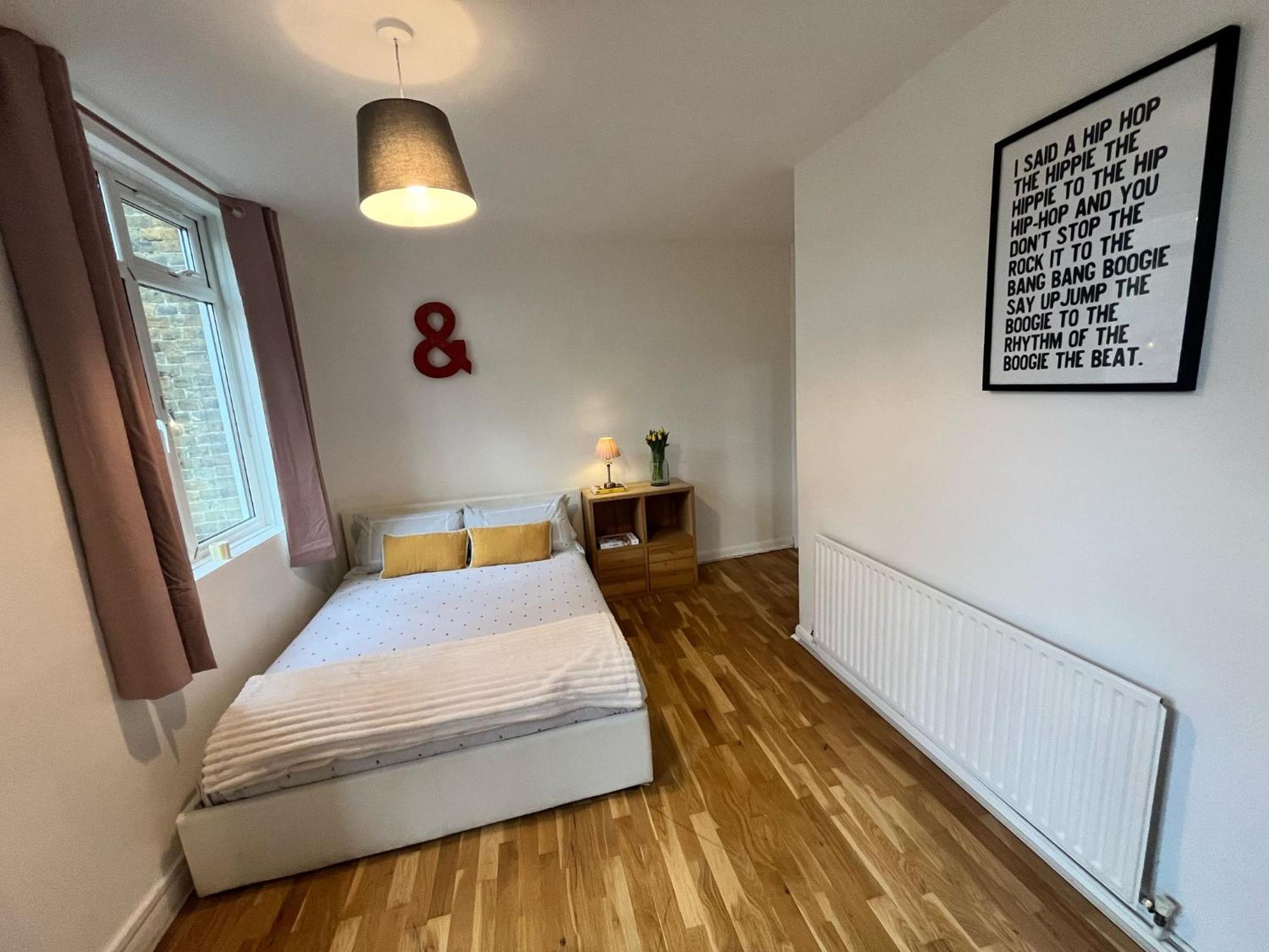 Charming 1-Bedroom Apartment Southfields, Londra Esterno foto