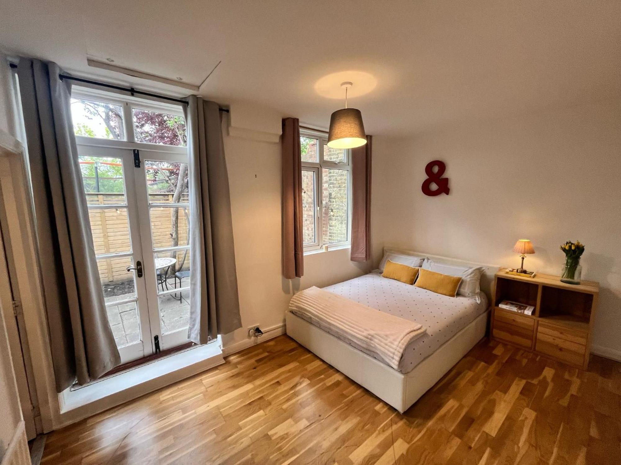 Charming 1-Bedroom Apartment Southfields, Londra Esterno foto